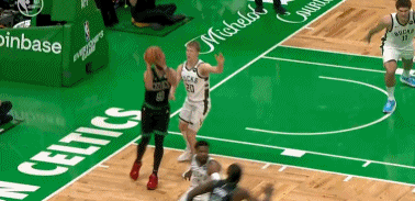 势大力沉！波尔津吉斯假手递手转身突破单臂暴扣~