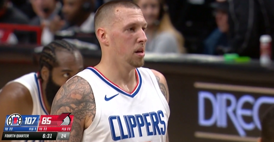 不让休？6分钟领先22分 卢还让哈登打垃圾时间