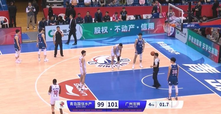 时光倒流！比赛时间走完 裁判回看后补1.7秒给崔永熙罚球