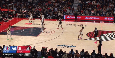 浪起来了！哈登直接长传对手 造进攻犯规失败送了2分