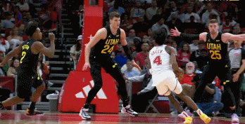 跳太高！杰伦-格林后仰跳投射进 踢到塞克斯顿裆部被吹进攻犯规