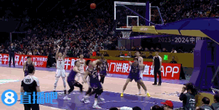 俞长栋&贝尔篮下卡位时发生冲突 两人相互推搡 随后被众人拉开