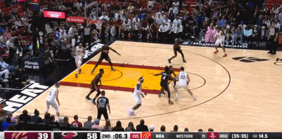 再来一个！罗齐尔快推前场拉杆打进压哨上篮