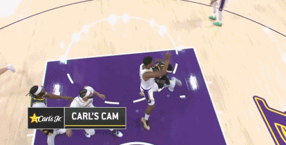 顶替拉塞尔首发！丁威迪开场就突破扣篮为湖人拿下第一分