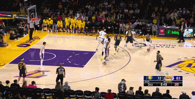 八村让西卡空切进禁区双手重扣 詹姆斯非常不满意