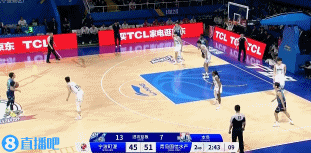 不服气啊！阿尔斯兰上篮被杨瀚森大帽 贴面怒喷裁判吃T