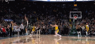 尴尬！八村塁&詹姆斯都跳着出来庆祝了 里夫斯绝杀磕筐而出..