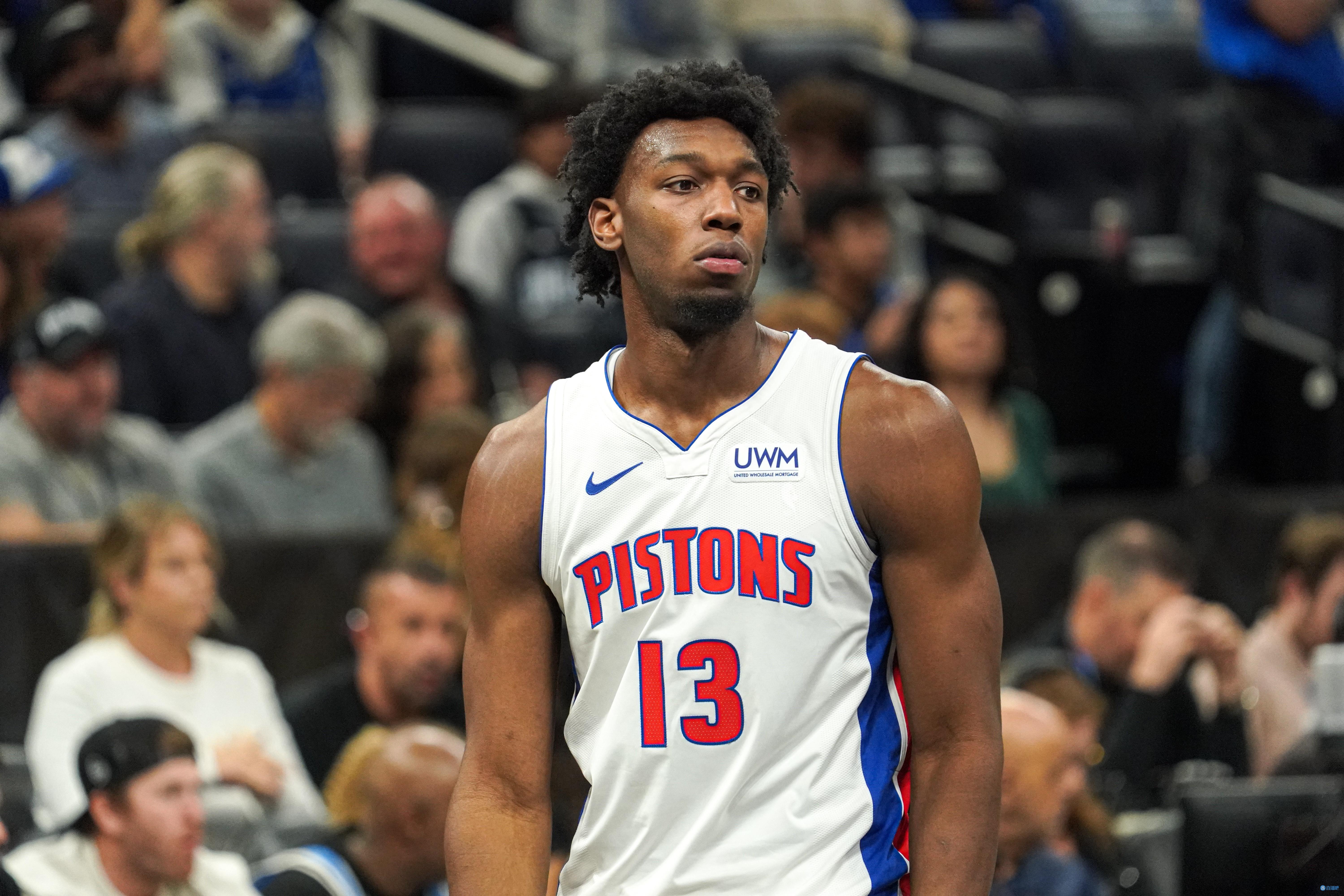 收获两双！怀斯曼8中5拿到15分11板 但也有4失误5犯规