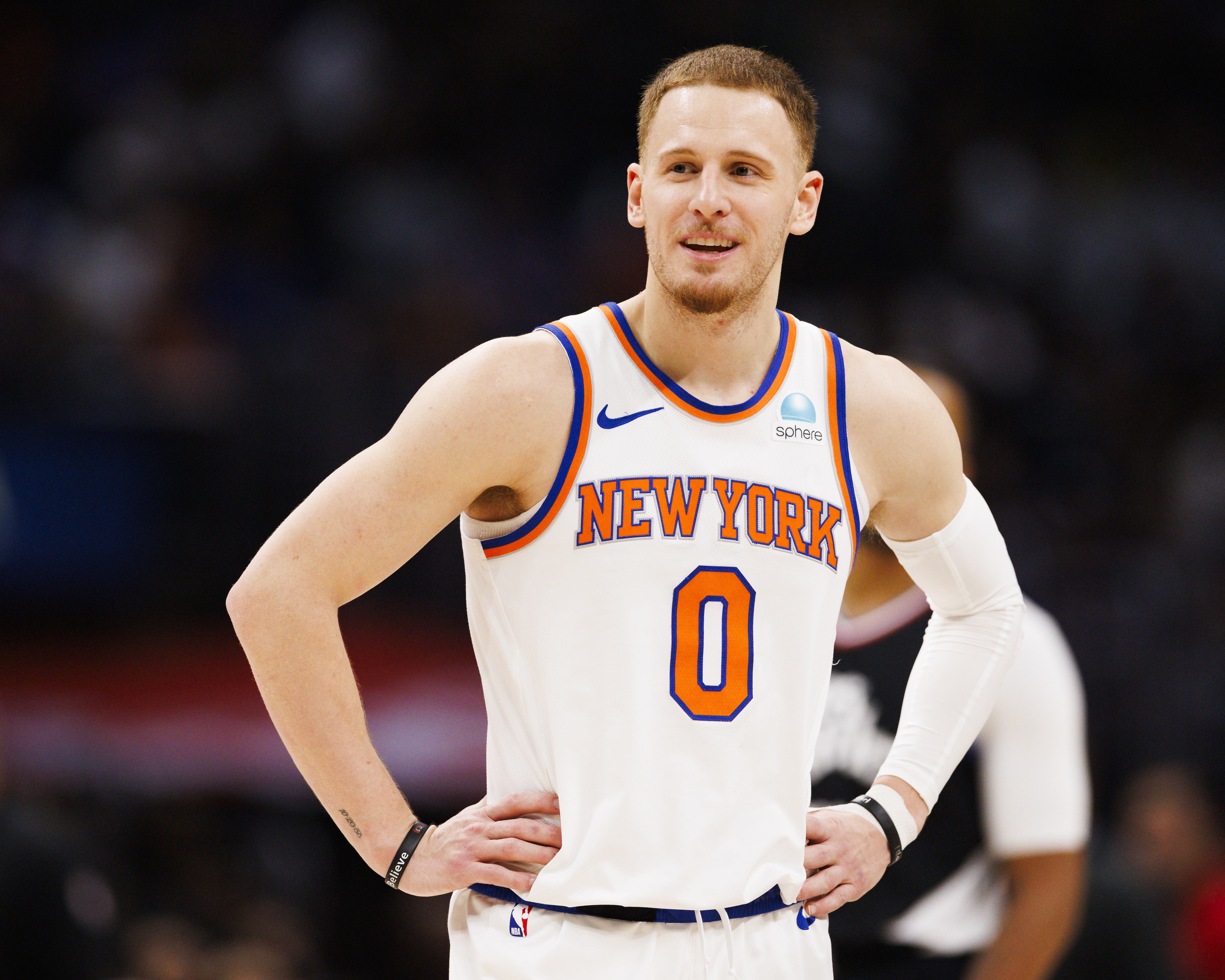 一枝独秀！迪文岑佐半场11中8&三分8中5 轰下21分3板&正负值+15