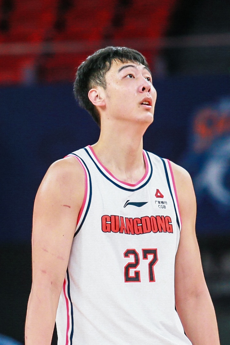 媒体人：广东需要年轻人不添乱 做好本职工作 让球队保持比赛强度