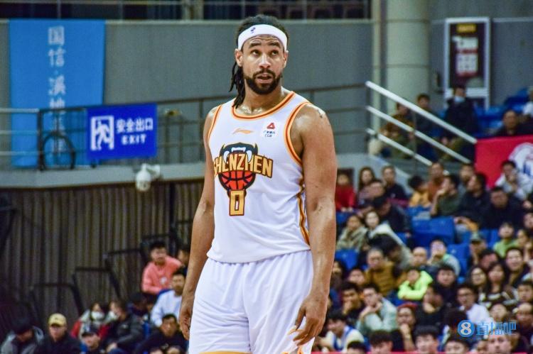 空砍！萨林杰18投9中得32分11板 三分3中2仍无力回天