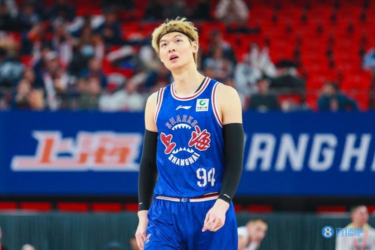 中规中矩！王哲林全场16中7 贡献18分9篮板2助攻2盖帽