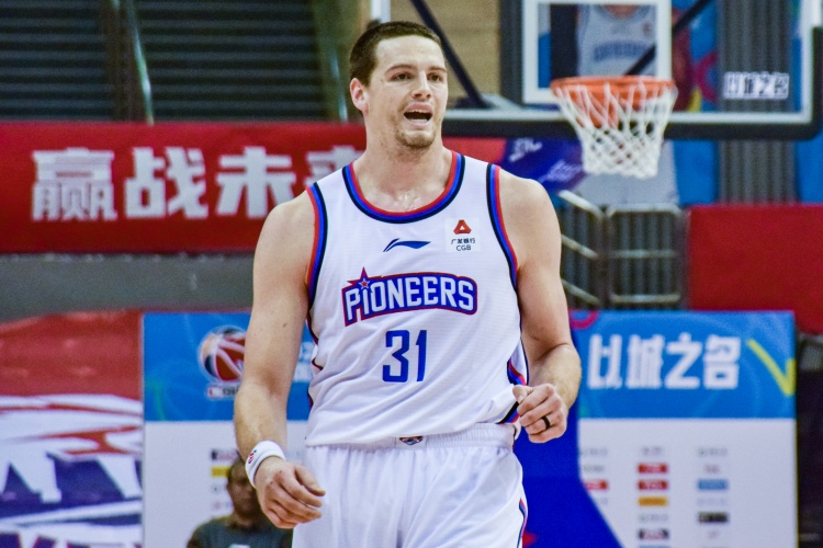 全能表现无奈空砍！大卫-詹姆斯19中9拿下29分22板10助2断