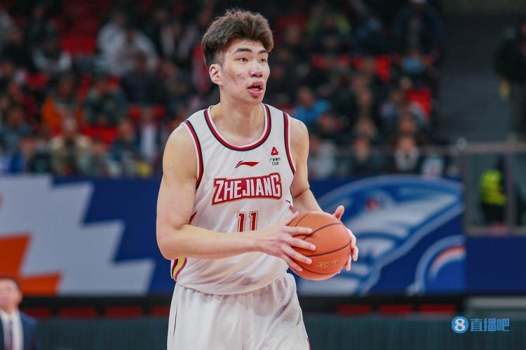 高效输出！余嘉豪半场6中5拿到16分7板 正负值+10