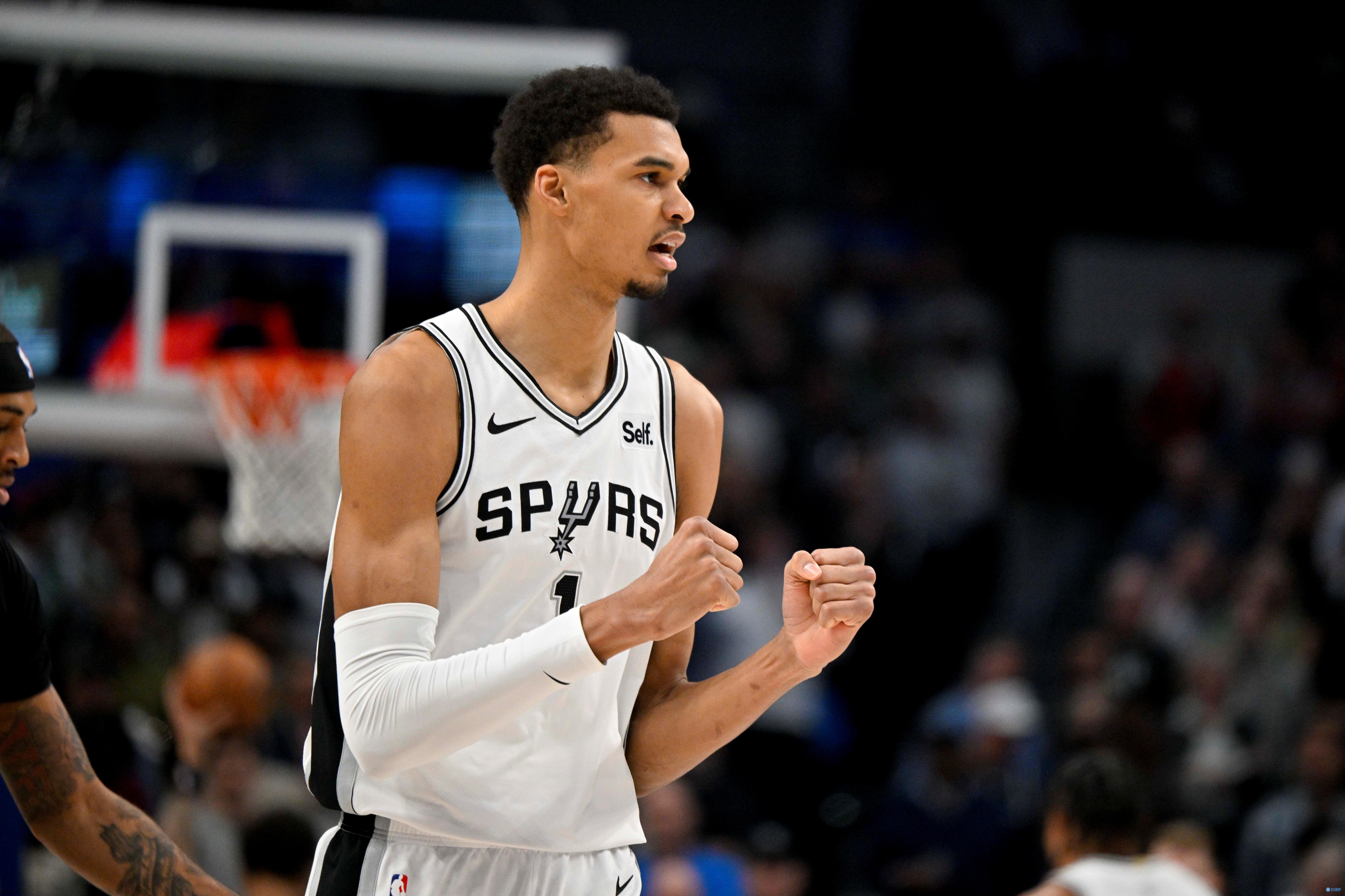 马刺面对灰熊已经遭遇13连败 上次赢球还是在2020年12月份