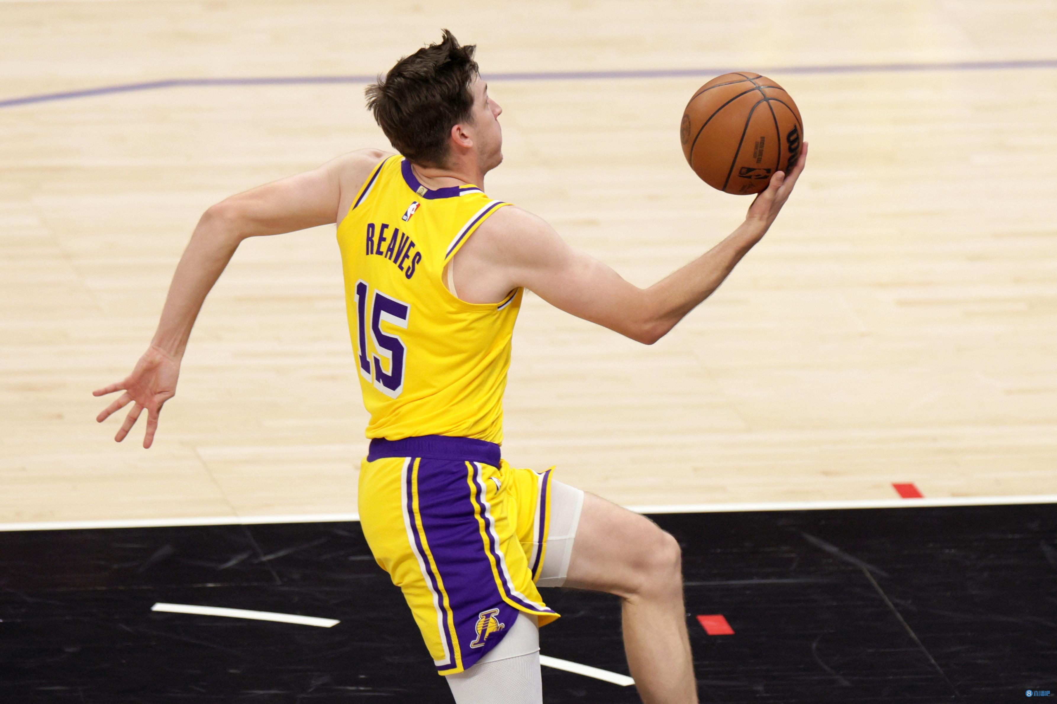 低迷！里夫斯半场5中0&三分3中0得到2分3板3助2失误