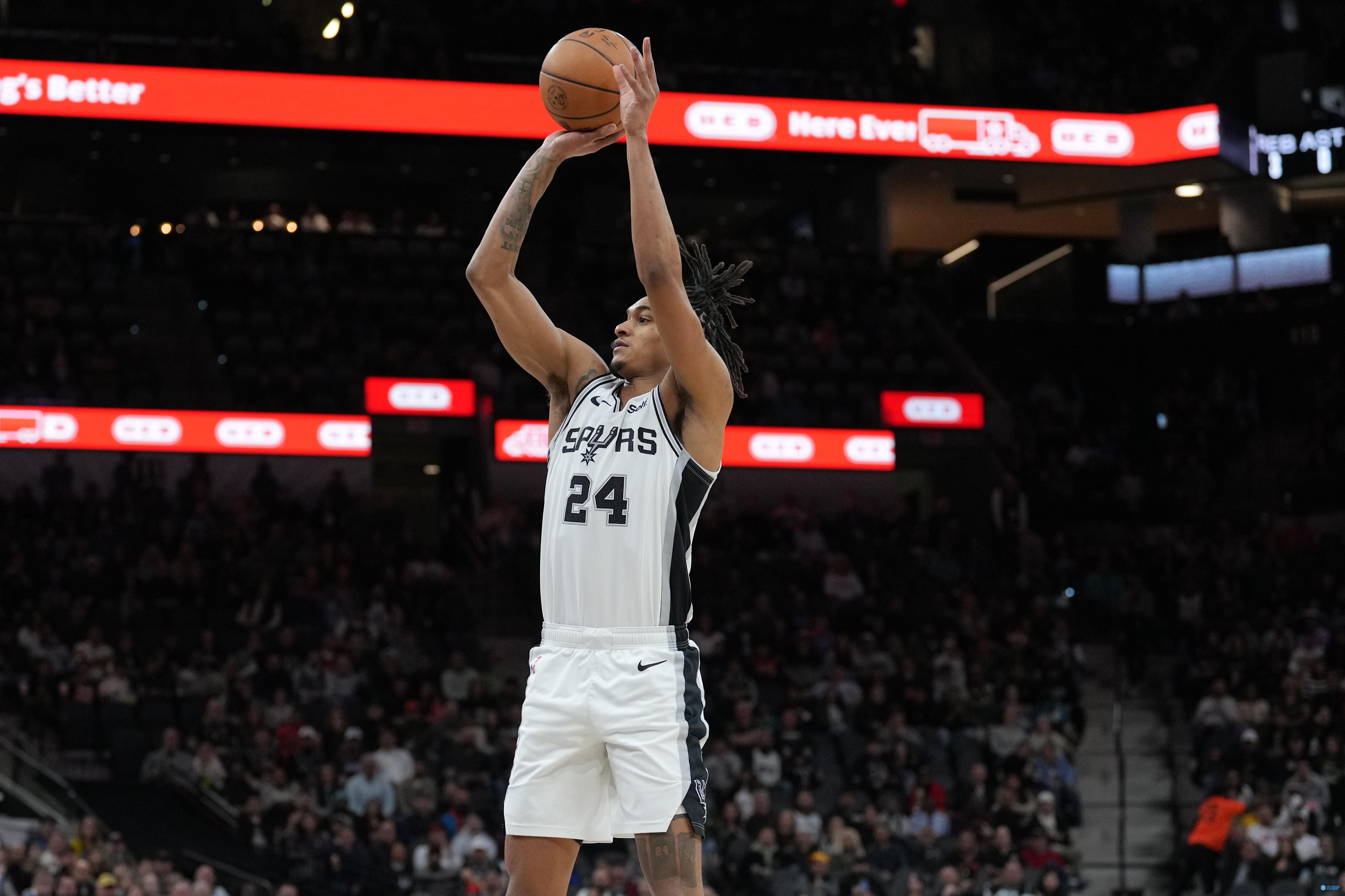 手热！瓦塞尔半场8中6拿到13分 正负值+4