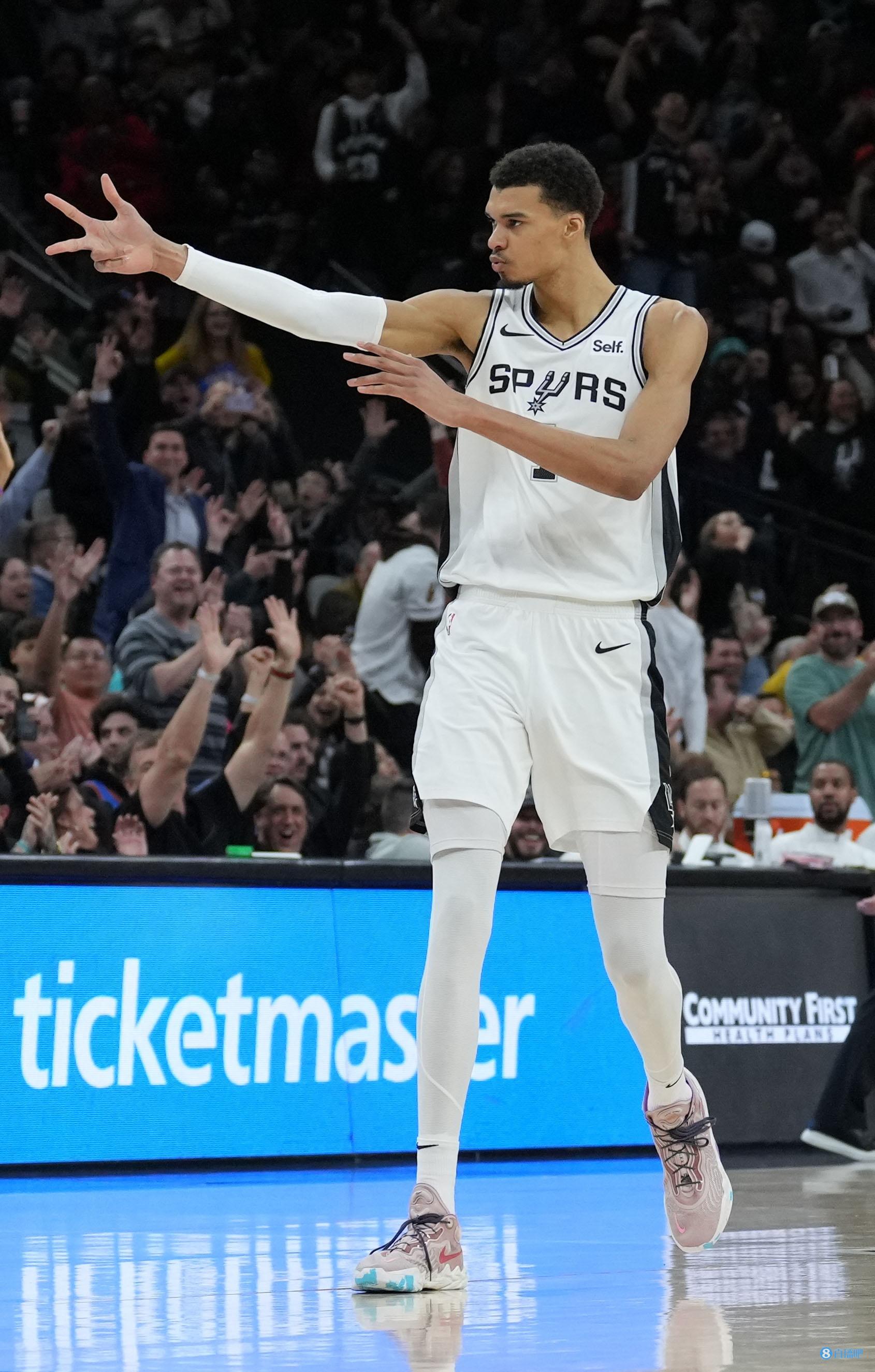 文班新秀赛季多次单场砍至少30分15板5助 40年来格里芬后第二人