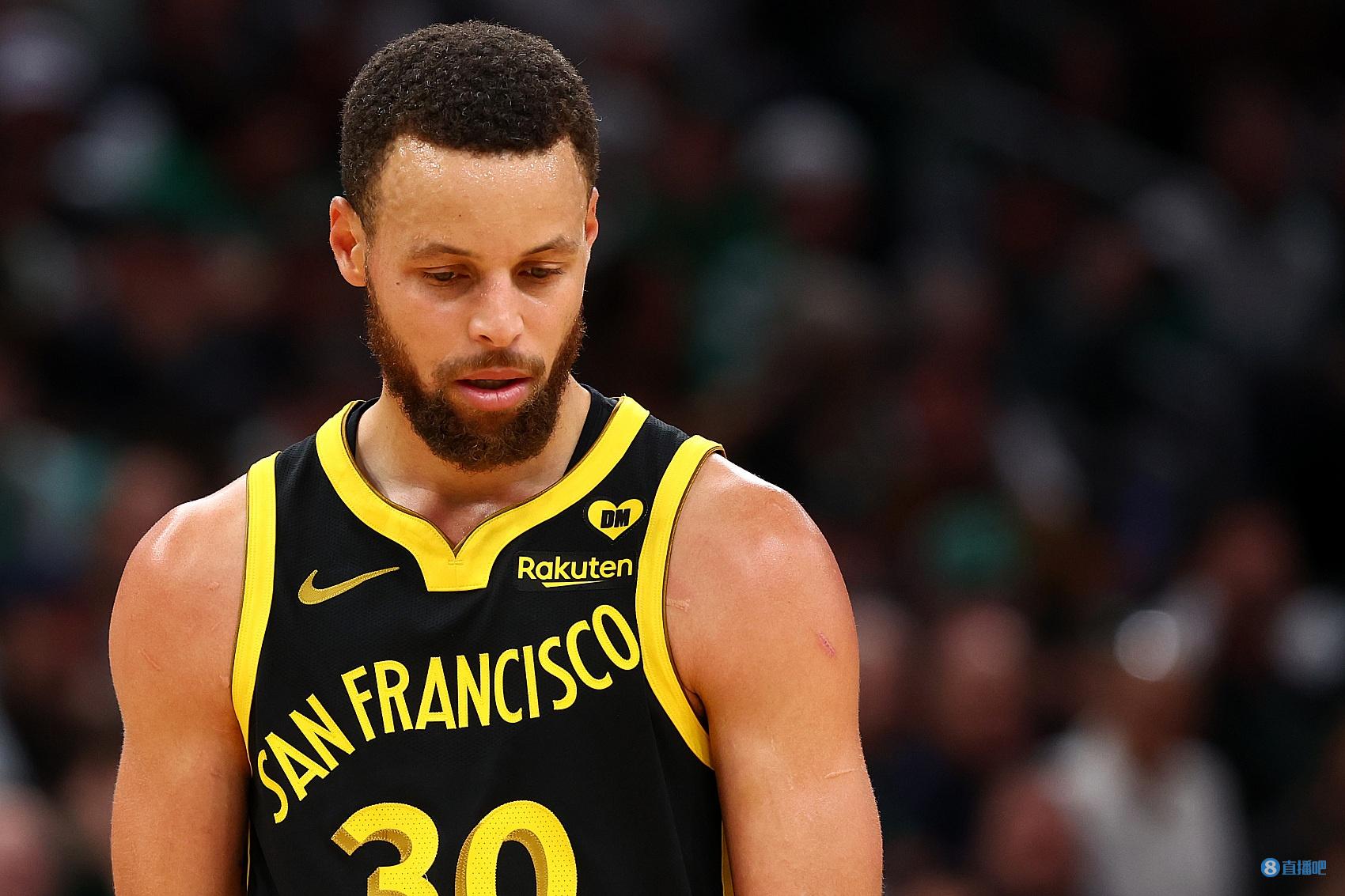 被帽傻了！库里24投拿25分10板5助 吃了4次火锅！