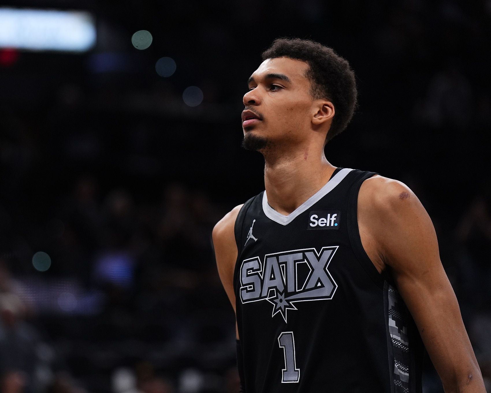 今日马刺战太阳 文班亚马因左脚踝扭伤将缺席比赛！