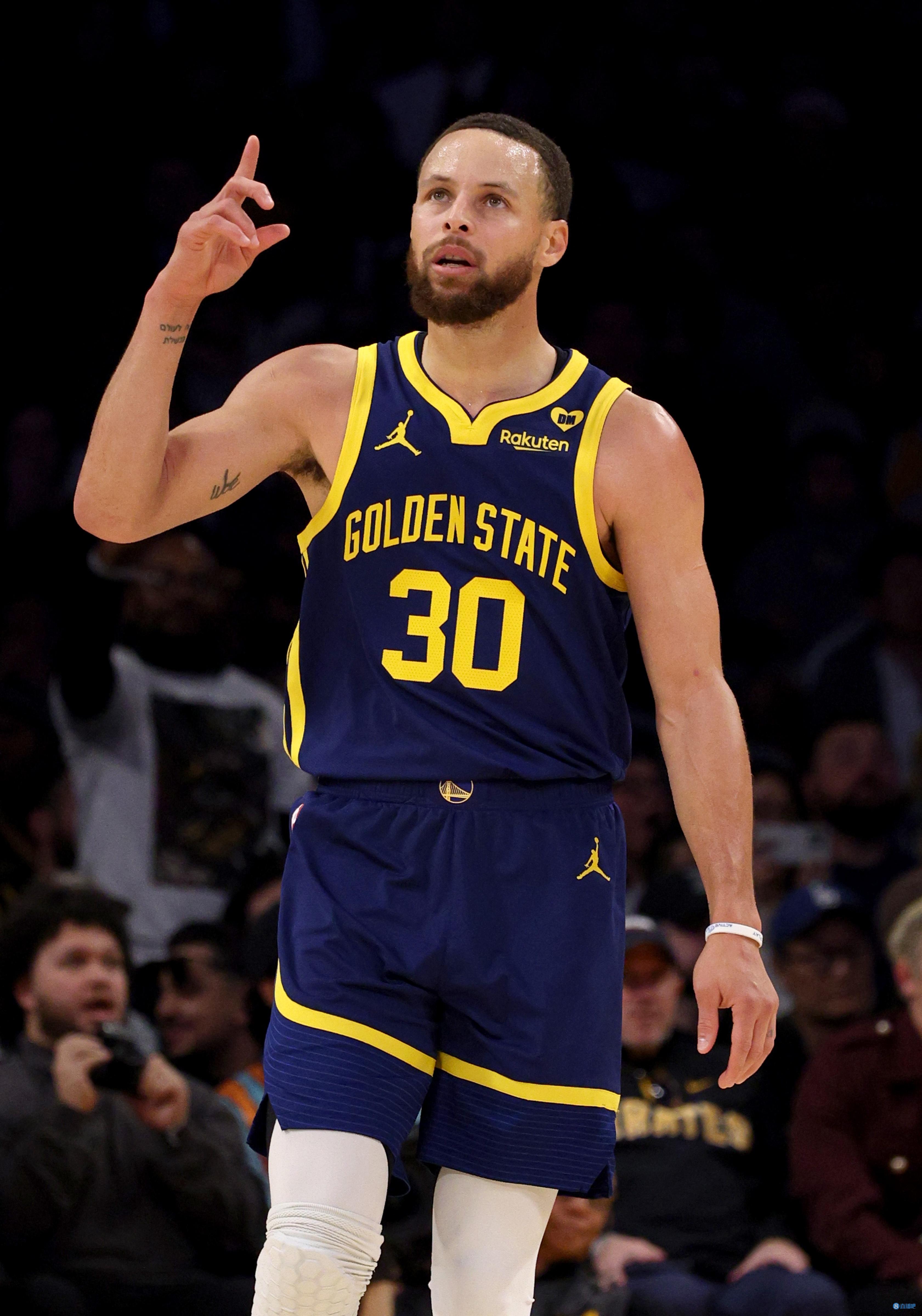 库里：火箭凭借一点火花就轰出一波8连胜 我们也可以做到