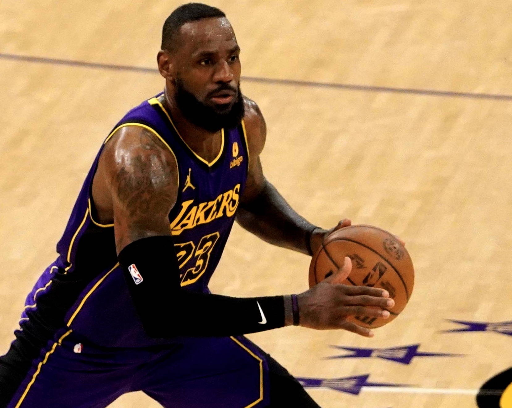 今日唯一瑕疵！詹姆斯本场出现8次失误 追平个人赛季最高值