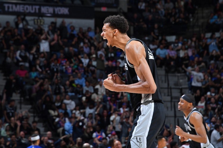 文班迟早达成？史上仅4次四双&上次距今已30年 有人四双还砍34分