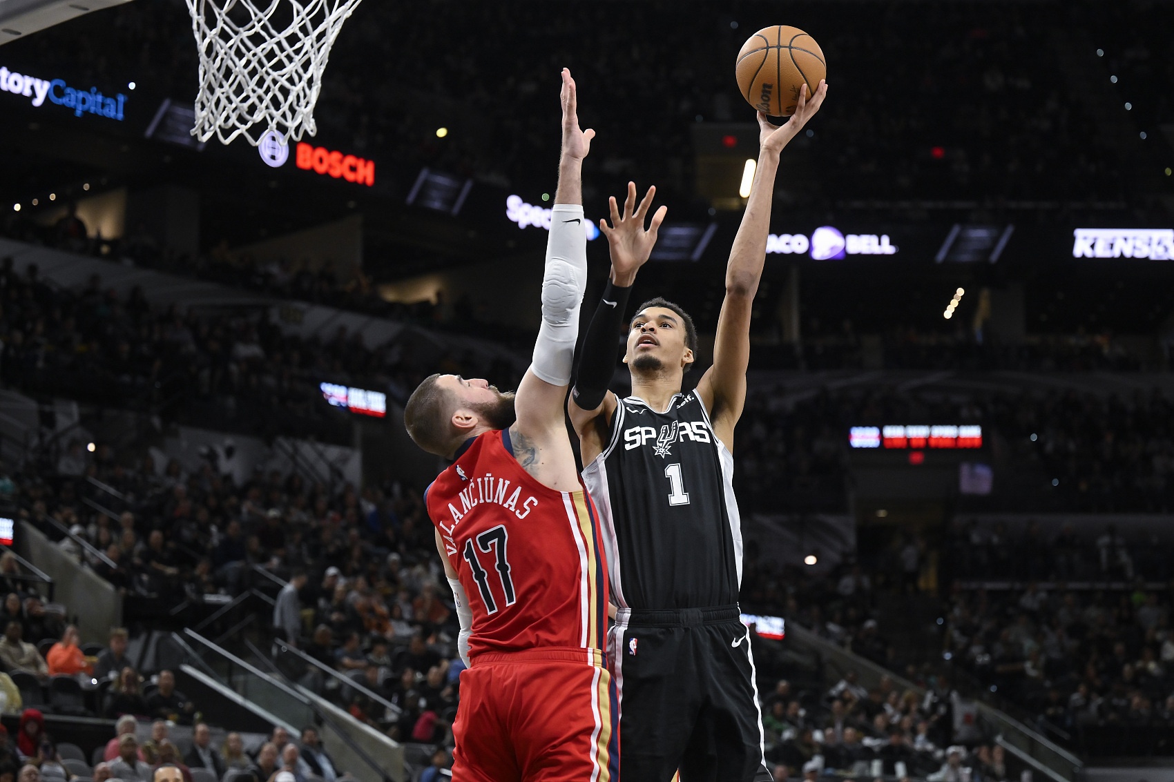 被欧洲重坦拿捏！文班半场6中0得2+5+5 瓦兰半场9中7砍16+3+5